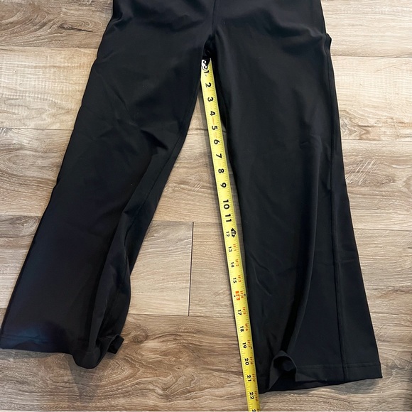 Lululemon capris - Picture 4 of 5